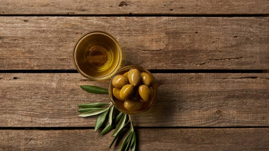 O fruto milenar rico em gorduras saudáveis e Vitamina E vem de uma árvore simples que fornece tanto sobrenomes quanto saúde no Brasil