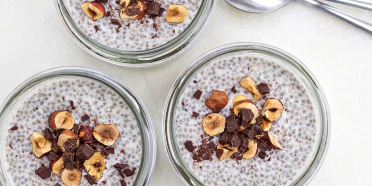 Quando inserida em uma alimentação variada, a chia pode contribuir para o equilíbrio entre fome, saciedade e controle glicêmico - Créditos: depositphotos.com / LieselF