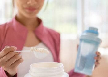 O suplemento comum que ajuda a preservar a massa magra e melhorar a memória e o raciocínio rápido