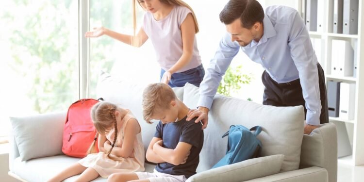 Por que os filhos param de pedir conselhos para os pais, segundo a psicologia