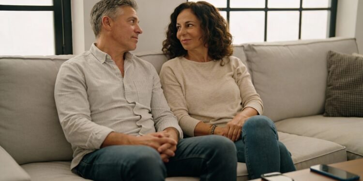 As principais características de pessoas que nunca postam nada sobre o relacionamento, segundo a psicologia