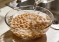 Por que você deve colocar o feijão de molho horas antes de cozinhar