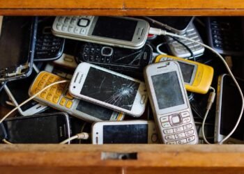 O que diz a psicologia sobre pessoas que não conseguem se desfazer de eletrônicos quebrados