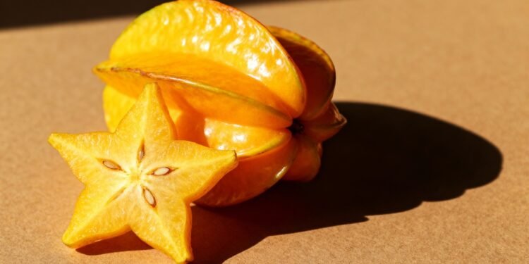 Essa fruta possui efeito diurético leve, mas pode causar danos graves aos rins se consumida em excesso