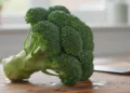 O truque mais simples para evitar o odor de brócolis cozido na sua cozinha