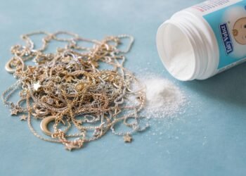 Talco de bebê para desembolar correntes e colares finos, como funciona?