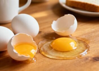 Inclua ovos na sua rotina para ganhar massa muscular e proteger a visão com a luteína presente na gema que muitos jogam fora