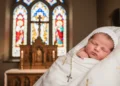 Nomes clássicos perfeitos para um menino católico de 2026