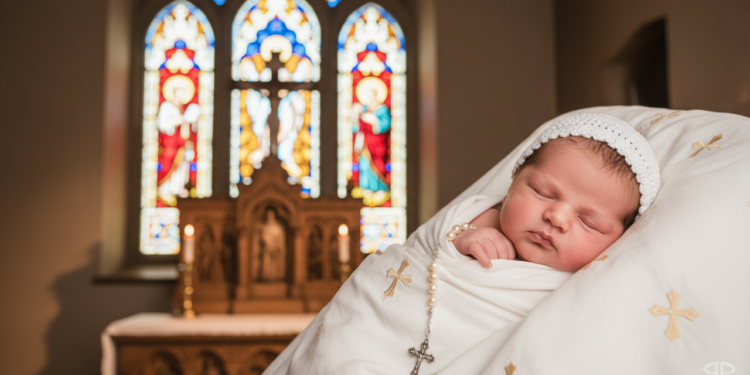 Nomes clássicos perfeitos para um menino católico de 2026