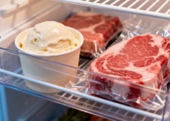 A porta do congelador é o pior lugar para estes 6 alimentos