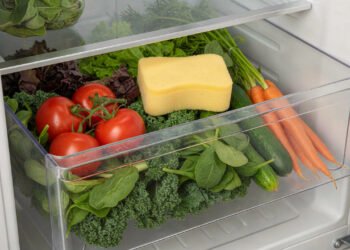 Uma esponja de cozinha dentro da gaveta de legumes: o segredo da durabilidade