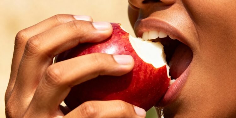 O que acontece com o seu corpo quando você come uma maçã por dia?