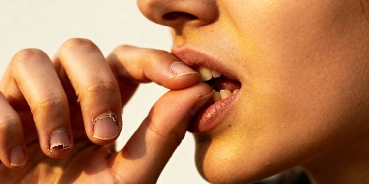 A verdadeira razão pela qual roemos as unhas, segundo os psicólogos