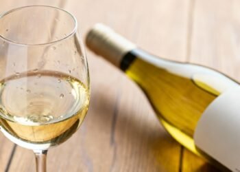 O vinho branco realmente faz tão mal à saúde como todos pensam?