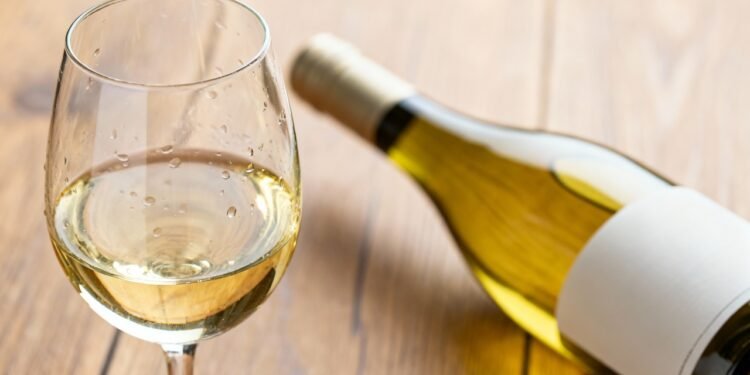O vinho branco realmente faz tão mal à saúde como todos pensam?