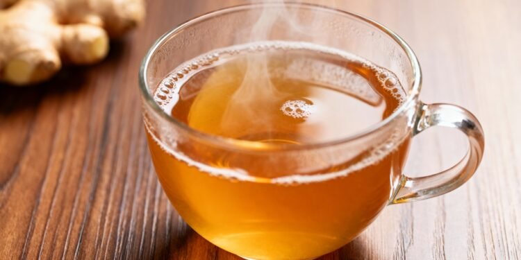 A bebida quentinha que alivia garganta seca e fica pronta em minutos com poucos ingredientes