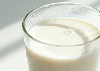 A alternativa leve que pode reduzir gases e inchaço, e vem ganhando espaço nas rotinas matinais