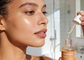 A melhor vitamina para retardar o envelhecimento e manter a pele radiante