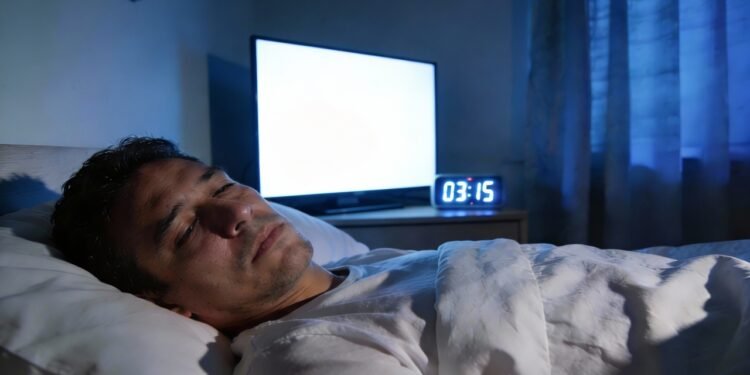 O que significa dormir com a TV ligada?