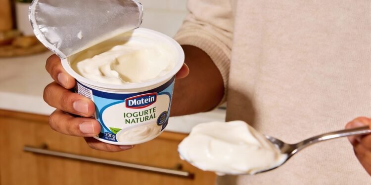 Coma iogurte grego todos os dias: quais são os 6 benefícios para o seu corpo