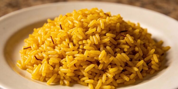 Os motivos pelos quais devia adicionar açafrão ao arroz