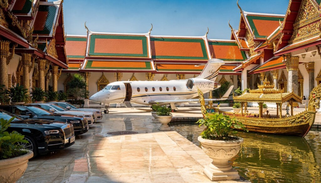 Dono de 17.000 casas, 38 jatos, 300 carros e 52 barcos de luxo, veja o rei mais rico do mundo