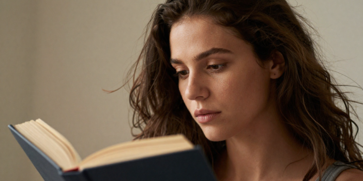 Os 4 livros mais indicados para acalmar a mente e trazer leveza para o dia a dia