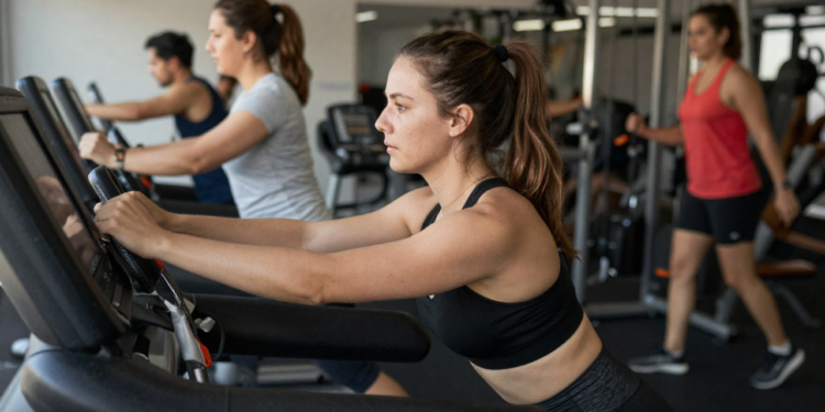 Os 5 melhores exercícios para acelerar a queima de gordura antes do Carnaval