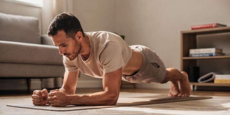 Essa rotina de 1 minuto viralizou entre fisioterapeutas e promete fortalecer o abdômen