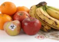 O segredo para tirar o agrotóxico das frutas usando algo que você tem na cozinha