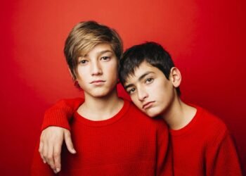 Esses são os principais sinais de que você tem um irmão com alto grau de narcisismo, segundo a psicologia