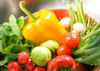 Como lavar os legumes em casa e remover a sujeira por completo