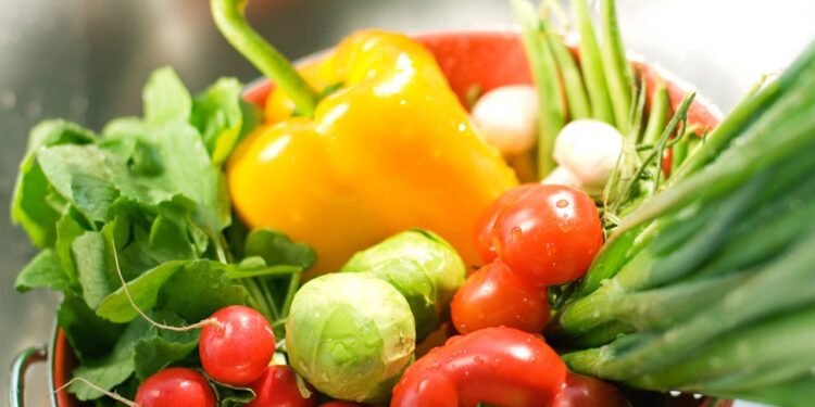 Como lavar os legumes em casa e remover a sujeira por completo