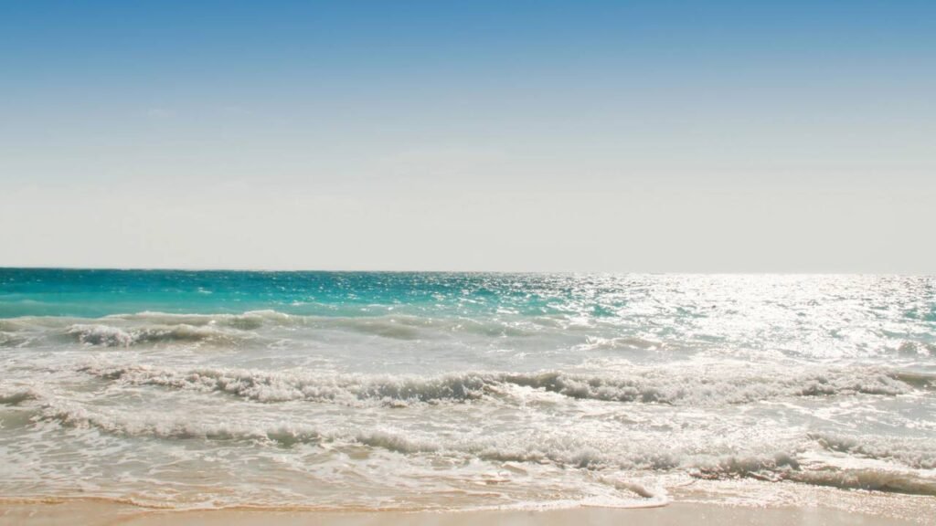 O que significa sonhar com o mar segundo emoções, psicologia e simbolismo