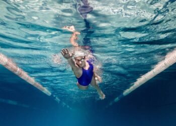 Natação ou musculação qual treino traz melhores resultados