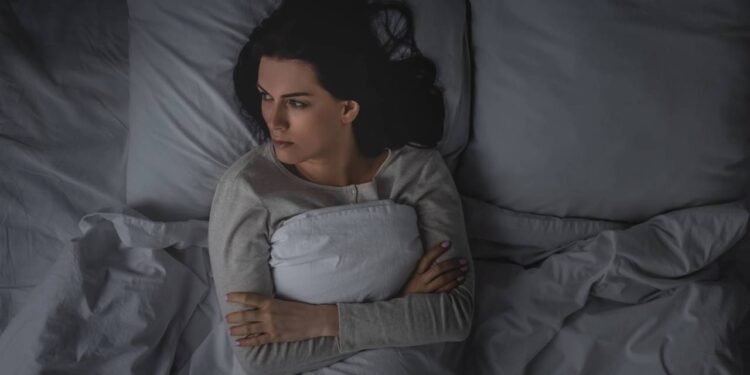 Estudo revela que a falta de sono pode ter um impacto oculto no cérebro e na longevidade