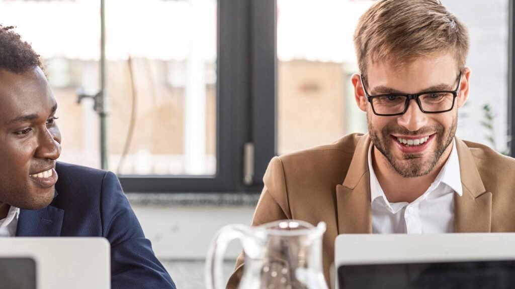 O truque psicológico para fazer alguém parar de falar imediatamente sem ser rude