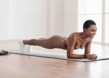 O exercício que você faz um minuto todos os dias para fortalecer o núcleo do corpo e acabar com as dores na lombar