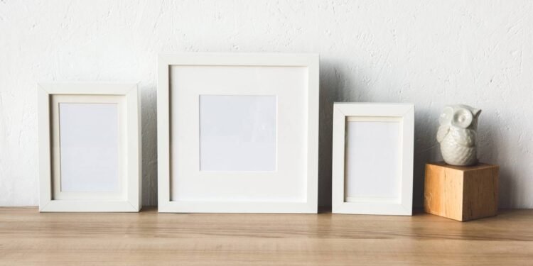 O truque para pendurar quadros e toalhas sem furar a parede do apartamento alugado