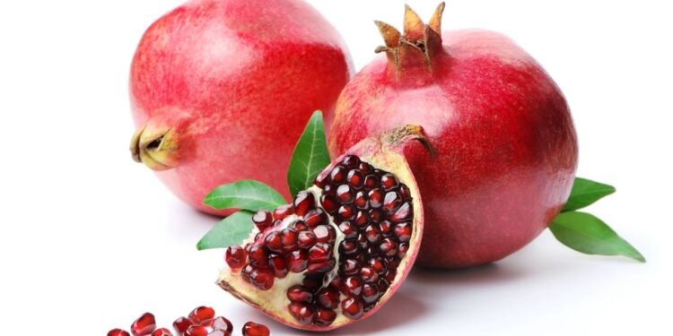 O segredo dos centenários: a fruta que ajuda a limpar as artérias naturalmente