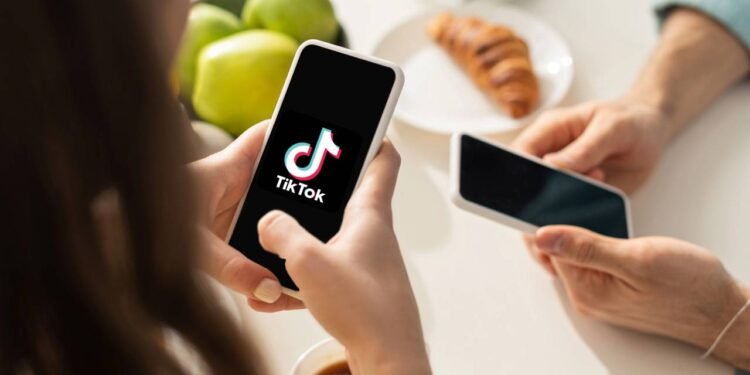 O hábito que virou tendência do TikTok que pode realmente ajudar a sua saúde mental