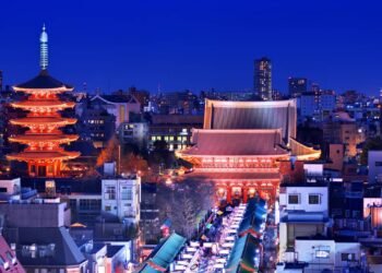 Um lugar onde templos antigos de madeira convivem com a tecnologia mais avançada do mundo