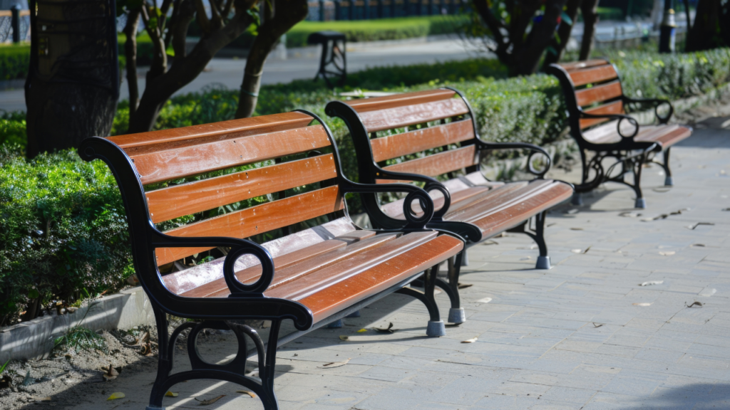 Poucos sabem para que servem as aberturas em bancos de praça