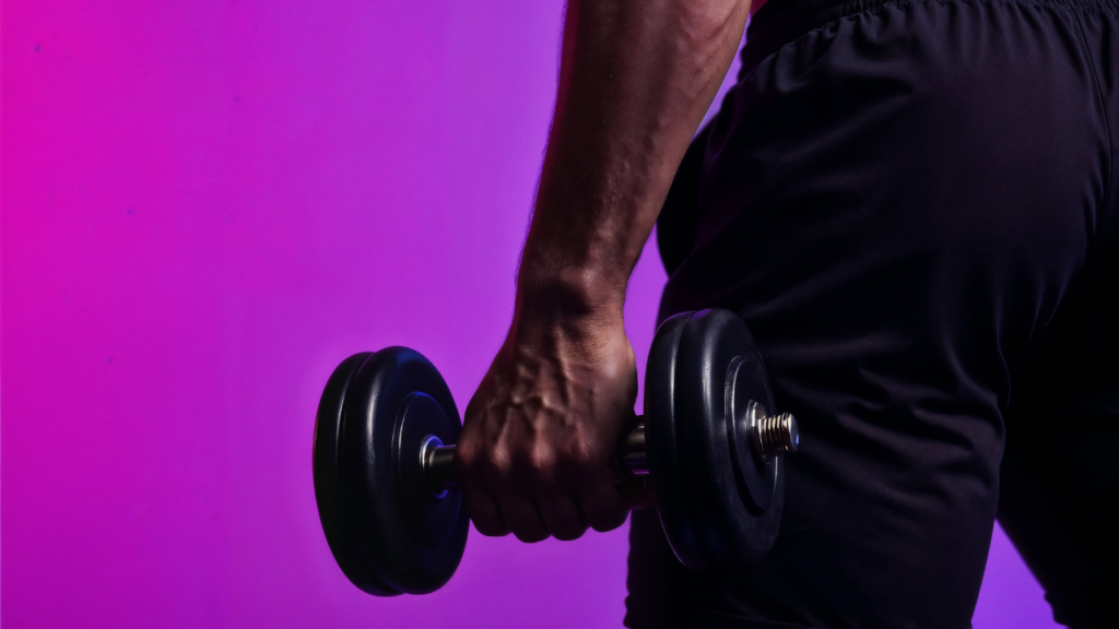 O que acontece com seus músculos quando você se exercita enquanto está dolorido?