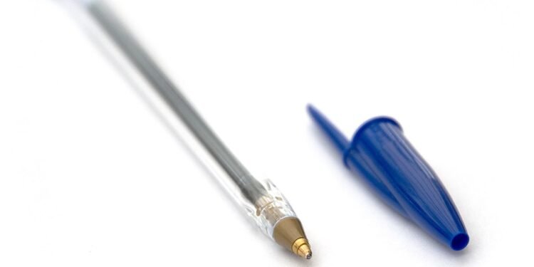 A utilidade do furo na tampa da caneta BIC que poucos sabem
