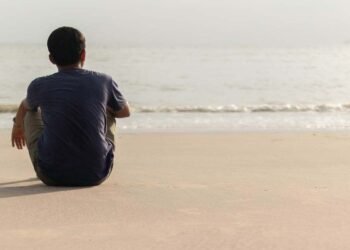 A psicologia sugere que preferir a solidão a uma vida social constante durante o fim de semana é característico deste tipo de pessoas.