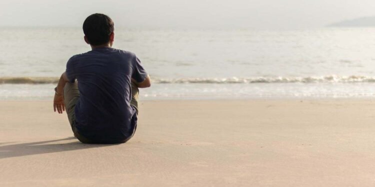 A psicologia sugere que preferir a solidão a uma vida social constante durante o fim de semana é característico deste tipo de pessoas.