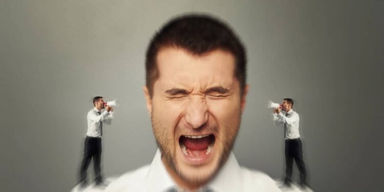 Críticas - Créditos: depositphotos.com / konstantynov