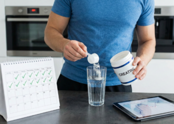 Creatina todos os dias: por que a ciência apoia o uso contínuo do suplemento