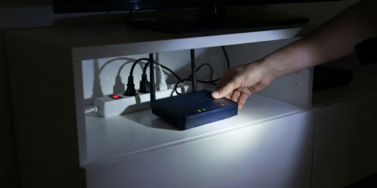 Poucos sabem qual é o aparelho eletrônico que deve ser retirado da tomada durante quedas de energia